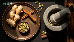 ادویه های گرم و اصیل مانند زنجبیل و دارچین برای افزایش حرارت معده